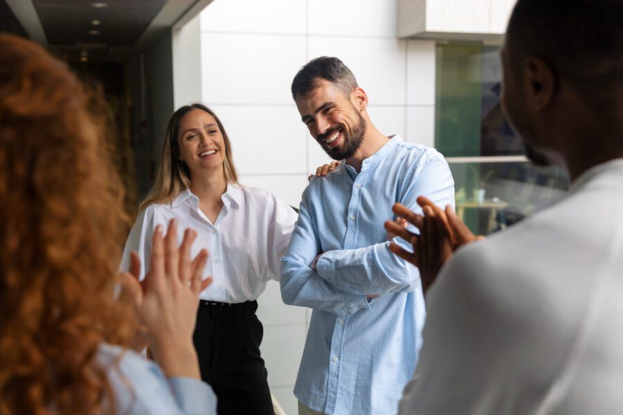 Como Pequenos Gestos no Trabalho Podem Complementar os Benefícios Corporativos