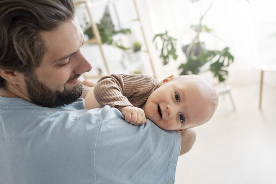 Licença paternidade: como a ampliação fortalece famílias e empresas