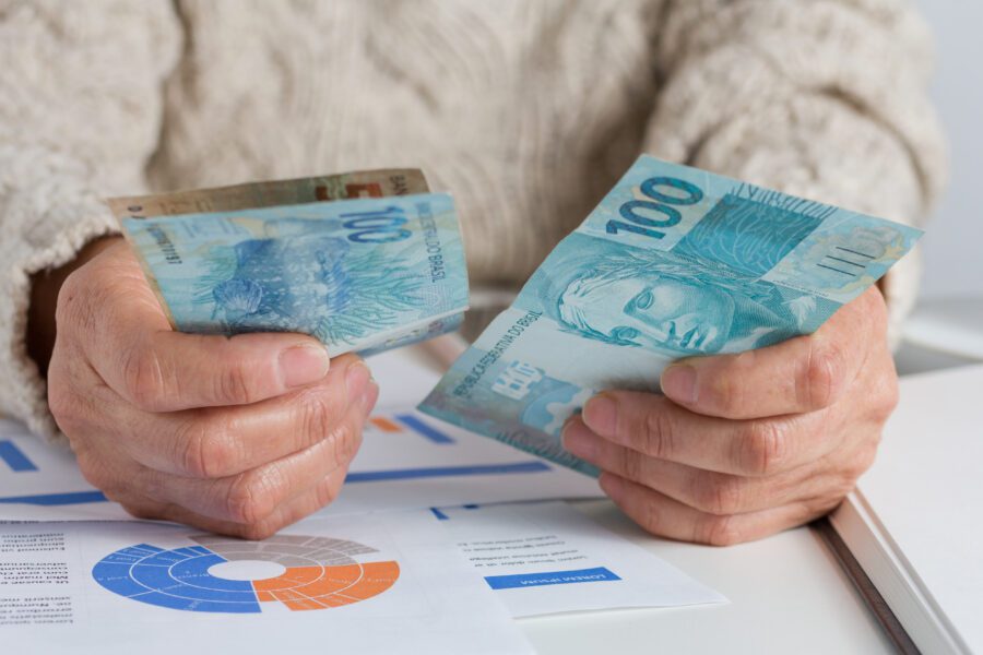 Salário mínimo de 2026: o que muda nos vales alimentação?